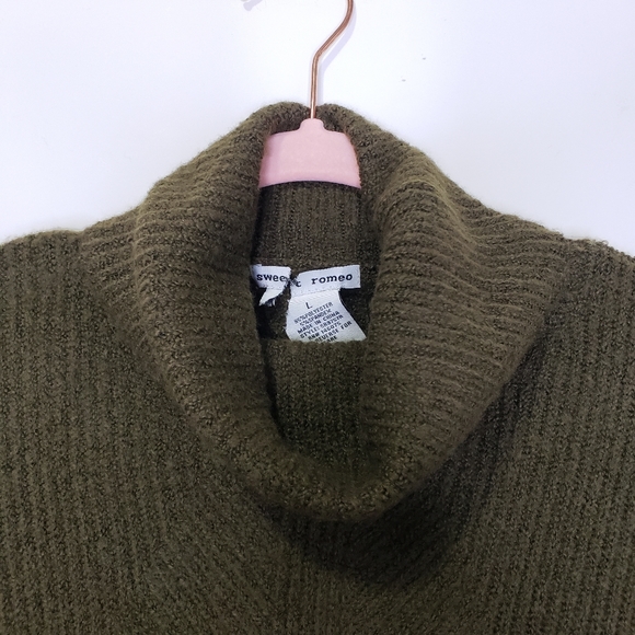 Sweet romeo oversized knit cowl neck sweater L - Picture 5 of 5